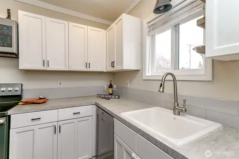 Kitchen - 3015 Fredrickson St, Enumclaw, WA 98022 photo 2 of 4