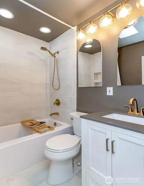Bath - 3015 Fredrickson St, Enumclaw, WA 98022 photo 1 of 2