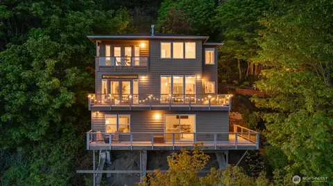 10835 Arroyo Beach Pl SW, Seattle, WA 98146