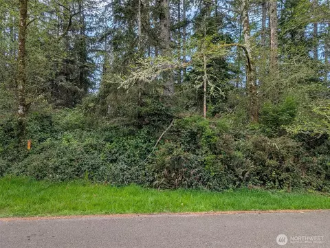 757 Evergreen Ave SE, Ocean Shores, WA 98569