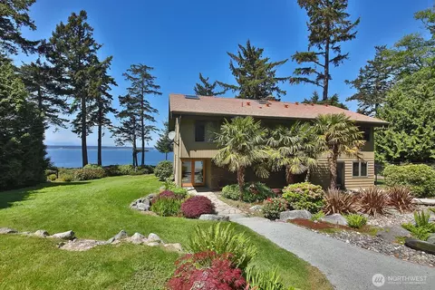 3146 Spahr Rd, Greenbank, WA 98253