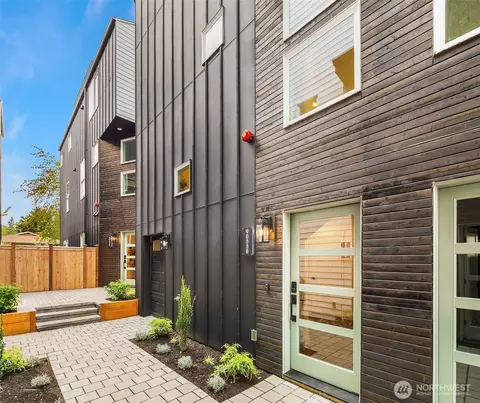 9033 8th Ave NW #B, Seattle, WA 98117