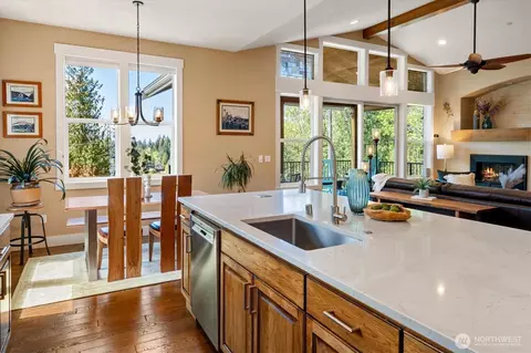 17722 E Lake Desire Dr SE, Renton, WA 98058