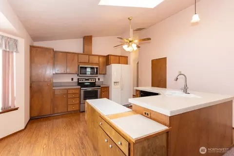 Kitchen - 861 E Spruce, Sequim, WA 98382 photo 3 of 5