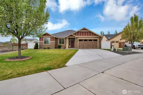 1202 Fairway Dr NE, Moses Lake, WA 98837