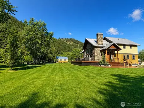 180 Country River Ln, Entiat, WA 98822