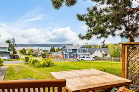 407 NE 4th St, Coupeville, WA 98239