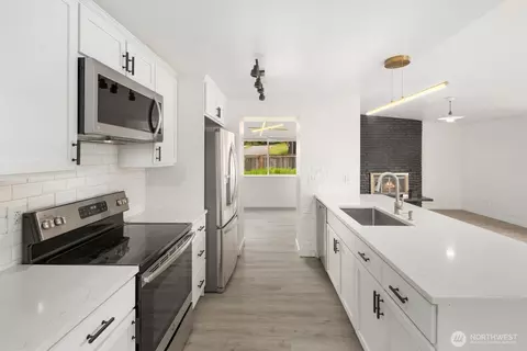 Kitchen - 101 161st St SE, Bothell, WA 98012 photo 4 of 5