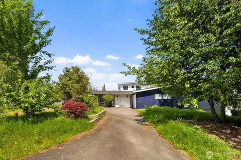 Exterior - 101 161st St SE, Bothell, WA 98012 photo 4 of 5