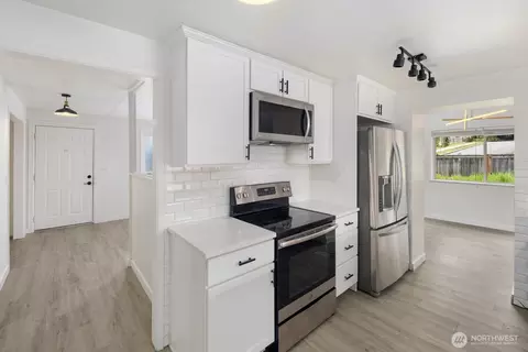 Kitchen - 101 161st St SE, Bothell, WA 98012 photo 1 of 5