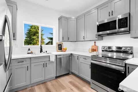 Kitchen - 12111 E Gibson, Everett, WA 98204 photo 3 of 3