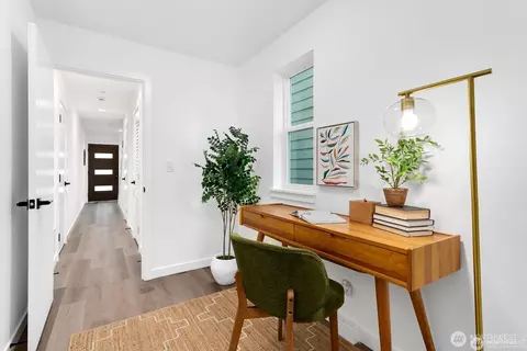 Entry Way - 12111 E Gibson, Everett, WA 98204 photo 1 of 3