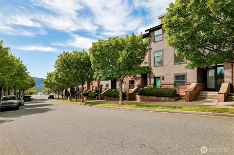 1078 NE High St #10, Issaquah, WA 98029