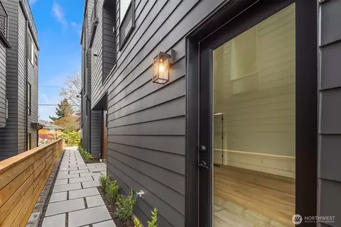 333 NW 47th St #C, Seattle, WA 98107