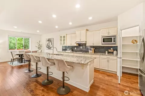 Kitchen - 17903 33rd Ave SE, Bothell, WA 98012 photo 2 of 7