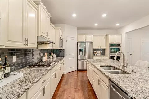 Kitchen - 17903 33rd Ave SE, Bothell, WA 98012 photo 5 of 7