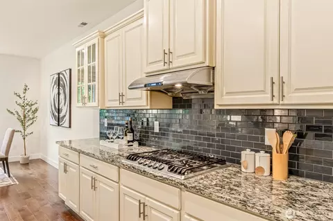 Kitchen - 17903 33rd Ave SE, Bothell, WA 98012 photo 4 of 7