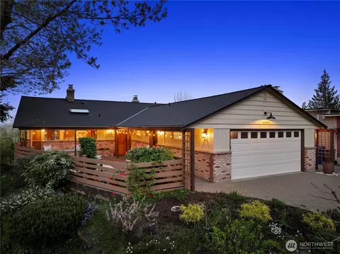 16544 34th Ave NE, Lake Forest Park, WA 98155