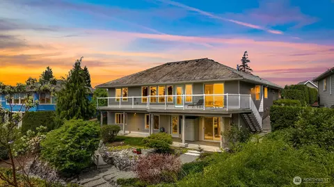 4743 S Golf Course Dr, Blaine, WA 98230