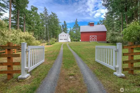 125 Mossywoods Ln, Orcas Island, WA 98280