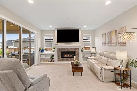 Living - 5788 160th Ave E, Sumner, WA 98390 photo 2 of 3