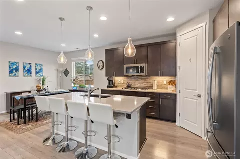 Kitchen - 5788 160th Ave E, Sumner, WA 98390 photo 4 of 6
