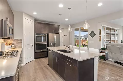 Kitchen - 5788 160th Ave E, Sumner, WA 98390 photo 3 of 6