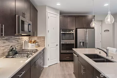 Kitchen - 5788 160th Ave E, Sumner, WA 98390 photo 5 of 6