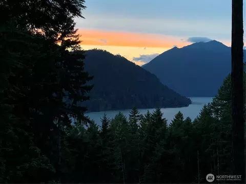 5156 N Lake Cushman Rd, Hoodsport, WA 98548
