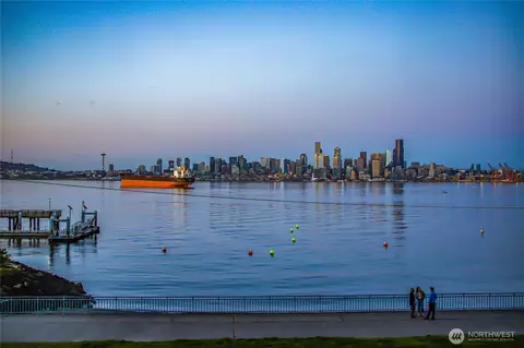 1661 Harbor Ave SW #301, Seattle, WA 98126