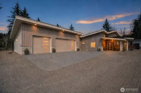216 Huckleberry Hill Dr, Port Angeles, WA 98363
