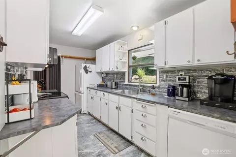 Kitchen - 17209 W Riverside Dr, Bothell, WA 98011 photo 1 of 3