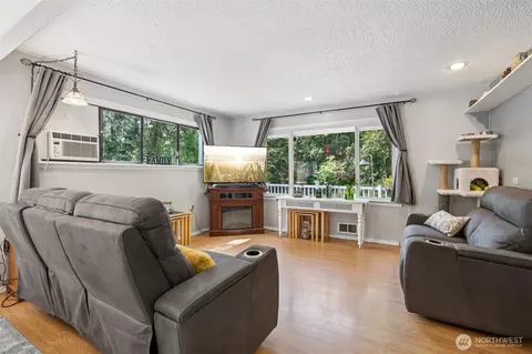 Living - 17209 W Riverside Dr, Bothell, WA 98011 photo 1 of 2