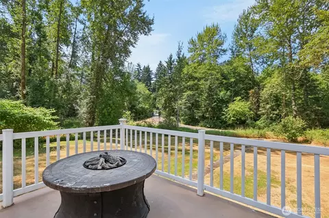 Exterior - 17209 W Riverside Dr, Bothell, WA 98011 photo 7 of 10
