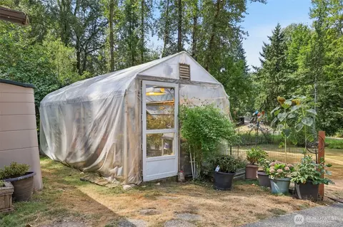 Exterior - 17209 W Riverside Dr, Bothell, WA 98011 photo 10 of 10