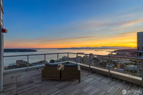 588 Bell St #2102S, Seattle, WA 98121