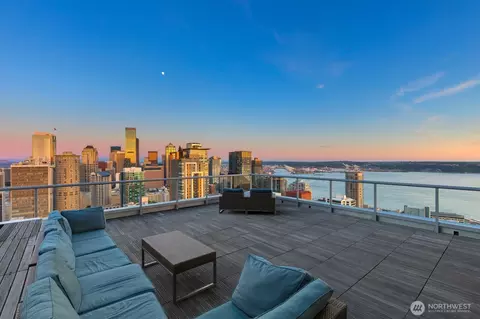 588 Bell St #2102S, Seattle, WA 98121