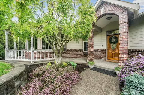 1411 Crestview Dr, Camano Island, WA 98282