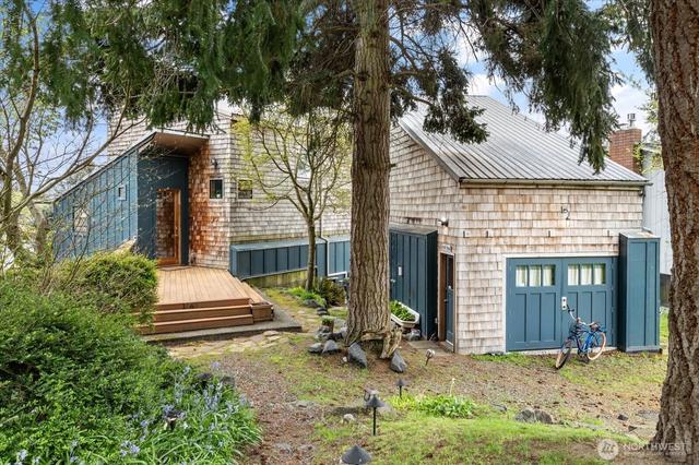 1060 Halsey Dr, Coupeville, WA 98239