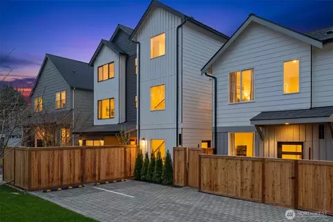 11011 Goodwin Way NE #B, Seattle, WA 98125