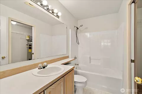Bath - 18930 Bothell-everett Hwy #B303, Bothell, WA 98012 photo 1 of 3