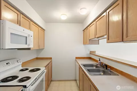 Kitchen - 18930 Bothell-everett Hwy #B303, Bothell, WA 98012 photo 2 of 3