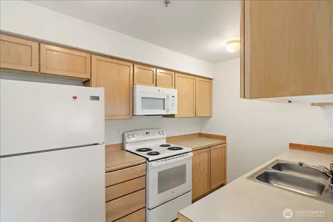 Kitchen - 18930 Bothell-everett Hwy #B303, Bothell, WA 98012 photo 1 of 3