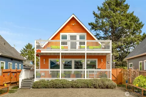 9 Darien Ln, Pacific Beach, WA 98571