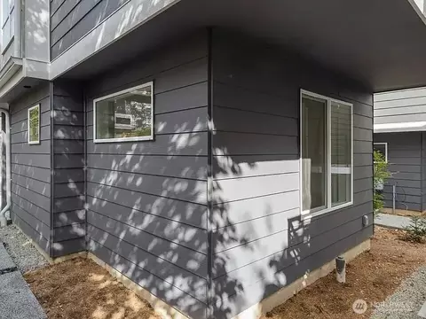 913 N 98th St #B, Seattle, WA 98103