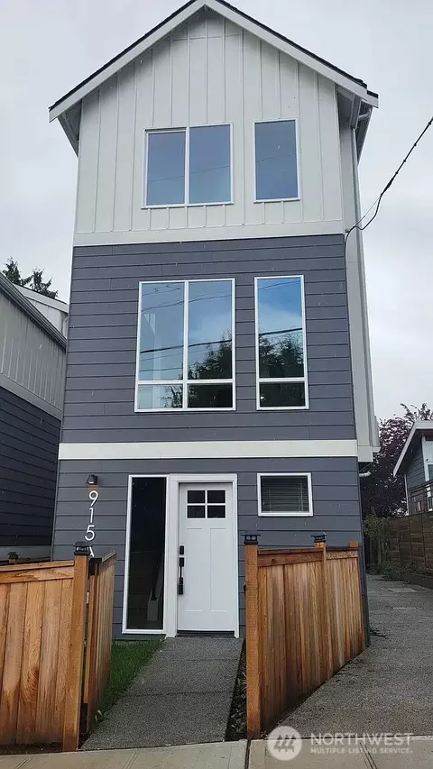 915 N 98th St #A, Seattle, WA 98103