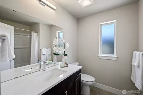 Bath - 826 238th Pl SE #F, Bothell, WA 98021 photo 3 of 4