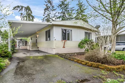 5220 SW 176th St #16, Lynnwood, WA 98037