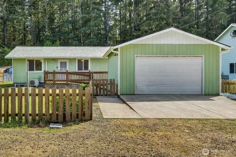 1716 194th St, Long Beach, WA 98631