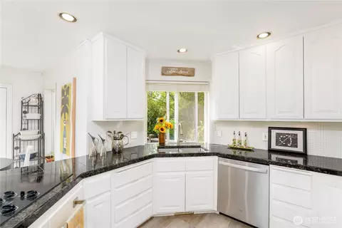 Kitchen - 113 Fairway Pl, Sequim, WA 98382 photo 3 of 6